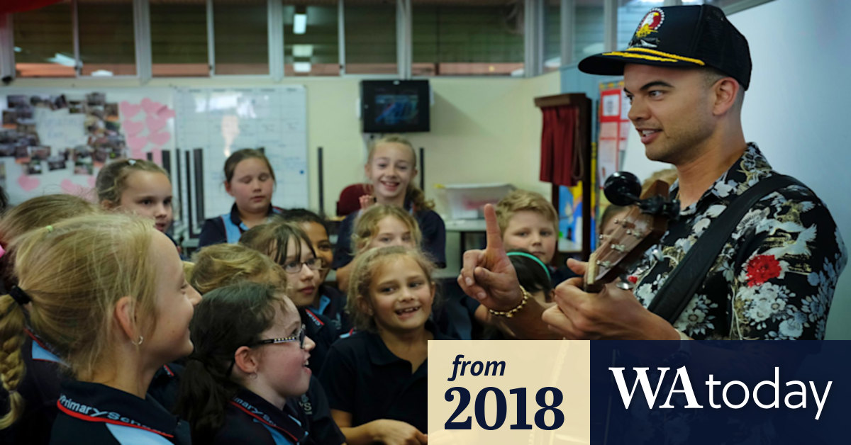 Guy Sebastian helps children at Challis Primary School in Perth's south